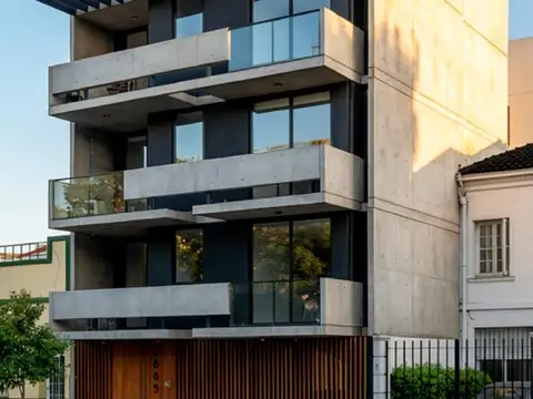 Semipisos de 4 ambientes en Devoto, 100m2, 3 dormitorios y doble balcón al frente!