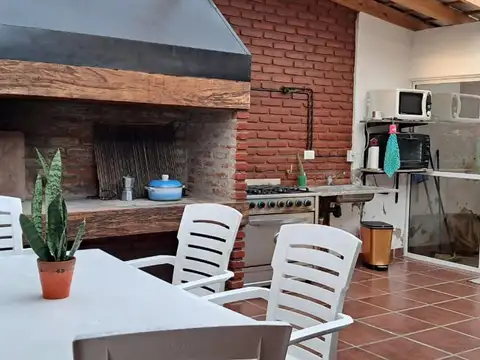 Casa 5 ambientes con 2 baños