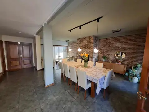 Casa 7 ambientes con 3 baños