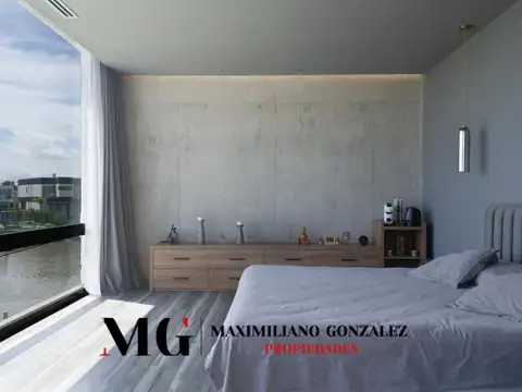 Casa en Alquiler con 4 cocheras