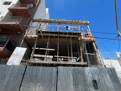 Cochera en construcción - en barrio Candioti Norte
