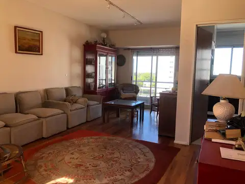 Venta Piso entero de 3 ambientes en Villa Ballester. Con balcón y cochera