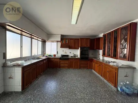 Casa 7 ambientes con 2 baños