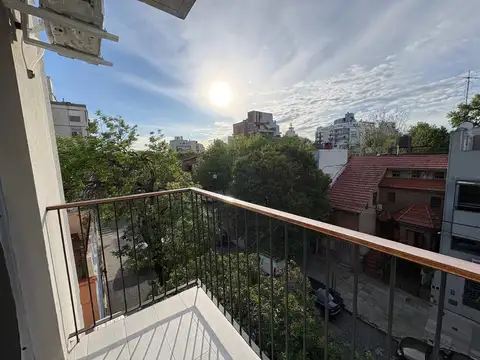 Alquiler | monoambiente al frente con balcón | saavedra