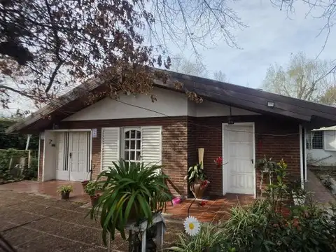 CASA CON LOTE AMPLIO A LA VENTA EN MERLO - BS.AS.