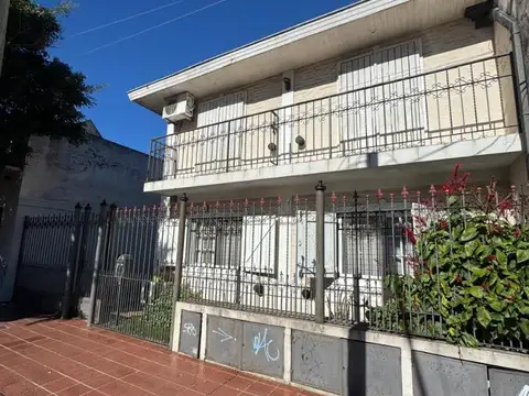 Laprida 852 , Piso 1