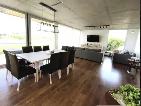 Casa 4 ambientes con 3 baños