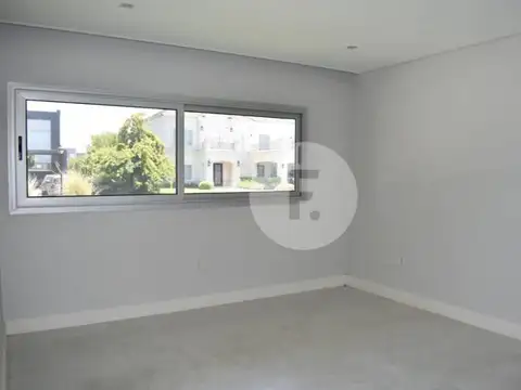 Casa 6 ambientes con 3 baños