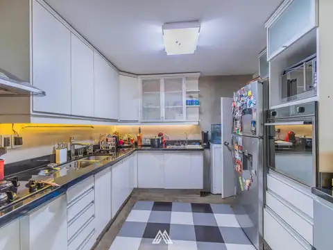 Casa 5 ambientes con 3 baños
