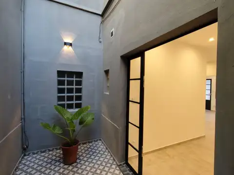 Amplio PH de 2 Ambientes Nuevo Con Patio y Cochera
