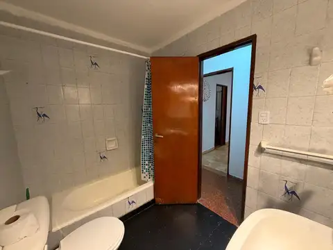 VENTA DE CHALET CON COCHERA CUBIERTA