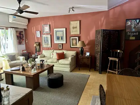 Casa 6 ambientes con 2 baños