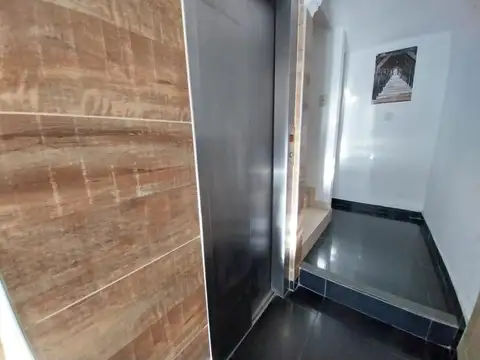2 1100, Piso 1