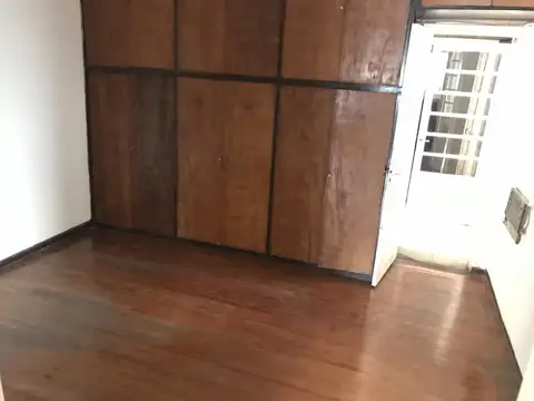 EN ALQUILER CASA EXCLUSIVO USO INSTITUCIONAL/PROFESIONAL/COMERCIAL  4 HABITACIONES. CENTRO 