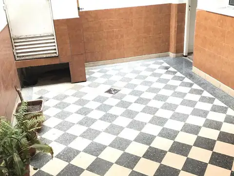 EN ALQUILER CASA EXCLUSIVO USO INSTITUCIONAL/PROFESIONAL/COMERCIAL  4 HABITACIONES. CENTRO 
