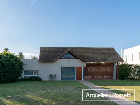 Casa 3 Dormitorios en Funes Hills San Marino