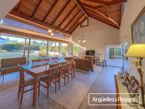 Casa en Venta con 1 cochera