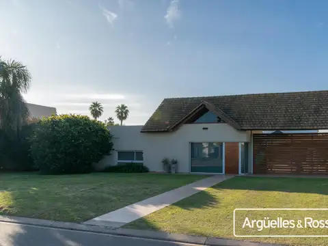 Avenida Fuerza Aérea al 2300