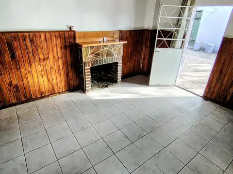 Casa 5 ambientes con 1 baño