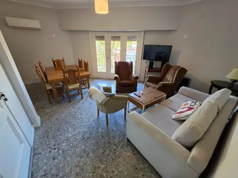 Depto Tipo Casa en Alquiler de 3 ambientes