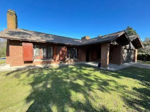 CHALET 4 AMBIENTES CON QUINCHO Y PISCINA.COLINA ALEGRE