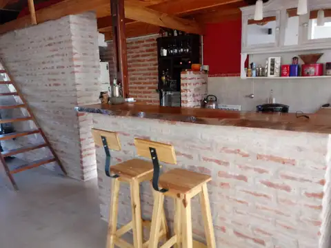 Casa 4 ambientes con 2 baños