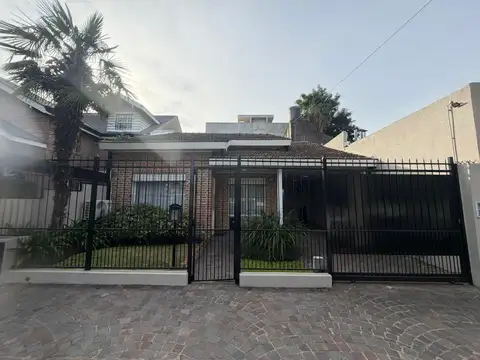 Chalet 4 ambientes en venta en Ituzaingo