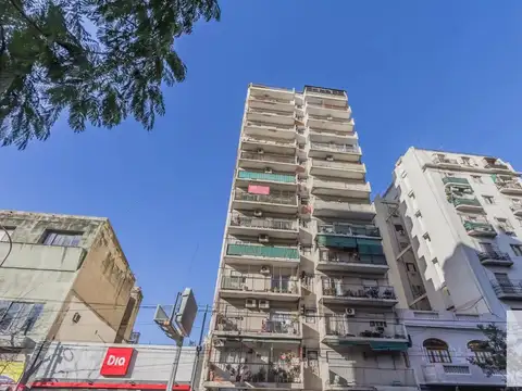 Avenida San Juan e/ Sarandí y Combate de los Pozos