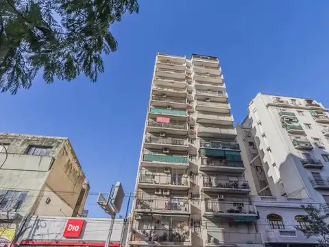 Avenida San Juan e/ Sarandí y Combate de los Pozos