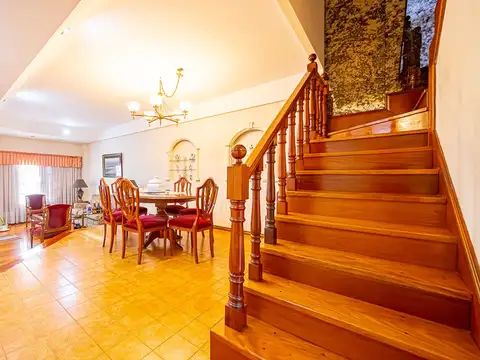 VENTA DOS CASAS EN PLENO CENTRO DE VALENTIN ALSINA