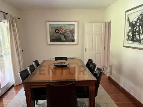 Casa 8 ambientes con 5 baños