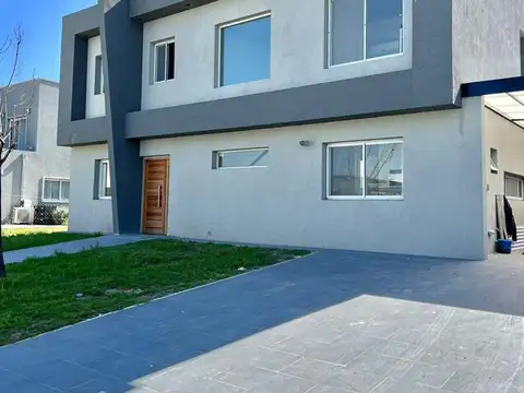 Casa con pileta en ALQUILER ANUAL en Lagoon Pilar