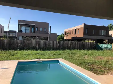 Casa en Alquiler de 4 dormitorios