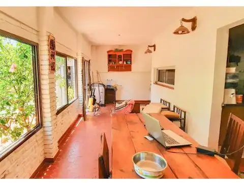 Casa 2 plantas céntrica, cercana zona liceo.