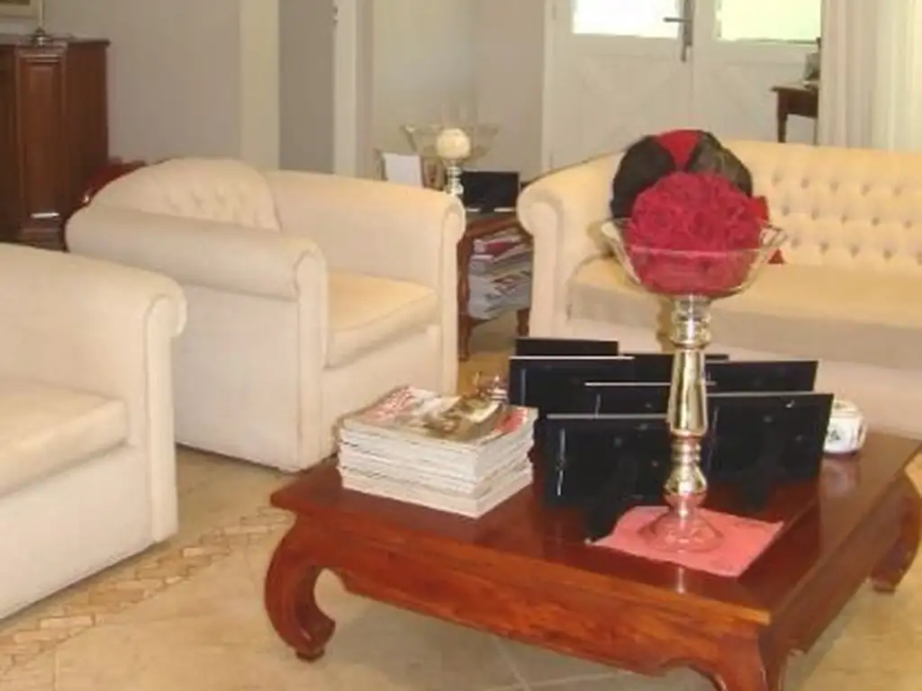 SOLAR DEL BOSQUE - EN MUY BUENA UBICACION A ESPACIO COMUN