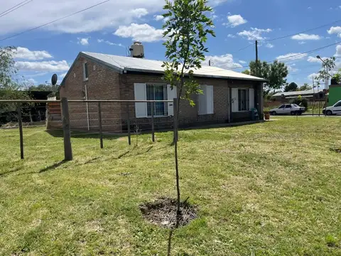 Casa 5 ambientes con 2 baños