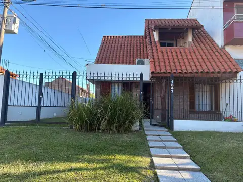 Casa en venta - 2 Dormitorios 2 Baños - Luján