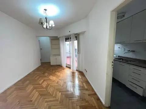 Venta Departamento de tres amb. con balcón en Recoleta/ Barrio Norte