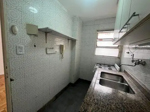 Venta Departamento de tres amb. con balcón en Recoleta/ Barrio Norte