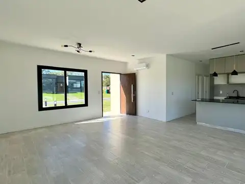 CASA 4 AMB CON PILETA A ESTRENAR SAN SEBASTIAN