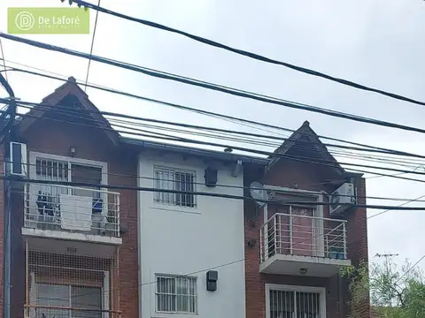 ALQUILER - Departamento de 2 ambientes en San Isidro, con balcón, a una cuadra de Av. Centenario
