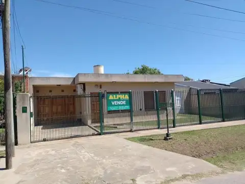 Casa de 5 amb. con garaje en venta | Berazategui