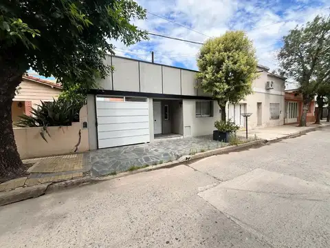 CASA EN VENTA EN ARRECIFES CON PATIO