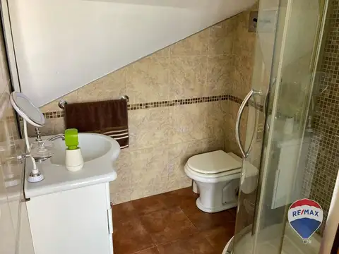 Casa 5 ambientes con 3 baños