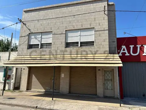 Casa dos dormitorios + local en venta Berisso