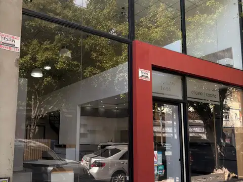 Excelente Local Comercial de 140 m² y Arquitectura Moderna, Doble Altura