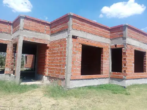 Vivienda En Construcción - 4 Amb - Lote 836m2 - Lomas Ezeiza