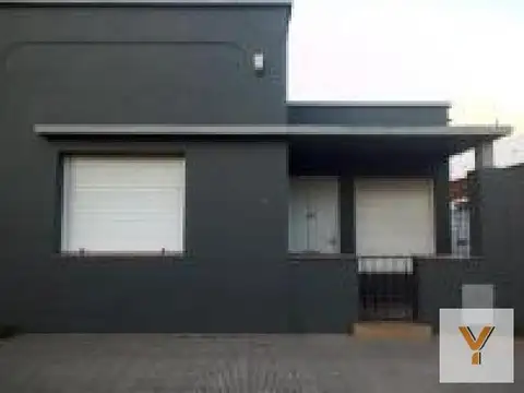 Casa en venta - 2 Dormitorios 2 Baños - 500Mts2 - Tres Arroyos