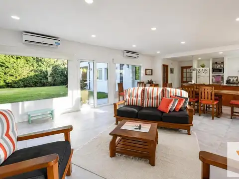 Casa en venta - 4 Dormitorios 3 Baños - Verónica