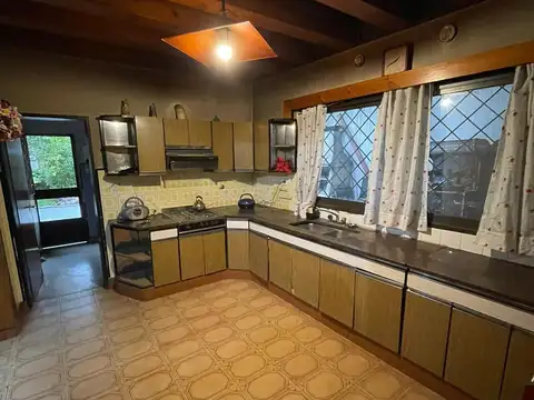 Casa en Venta con 3 cocheras